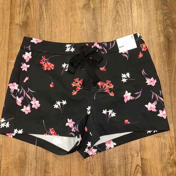 Express Pants - Express NWT Mid Rise Floral Shorts | Size 6